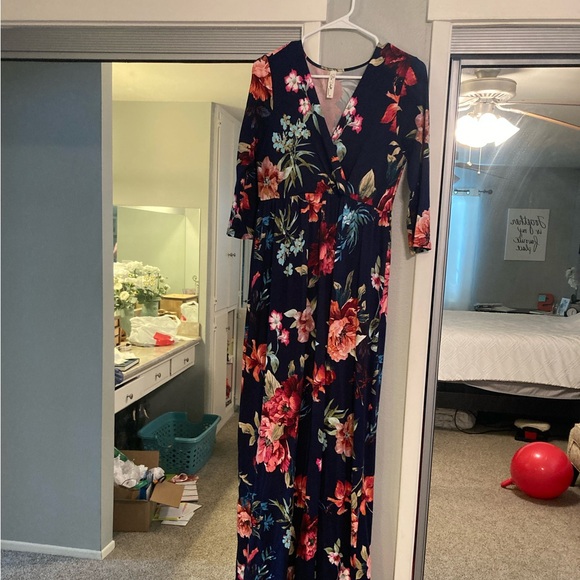 Mother Bee Maternity Dress - Picture 3 of 4